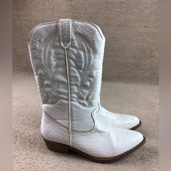 Coconuts by Matisse Faux snakeskin boots women’s size 7.5 white - Picture 3 of 16